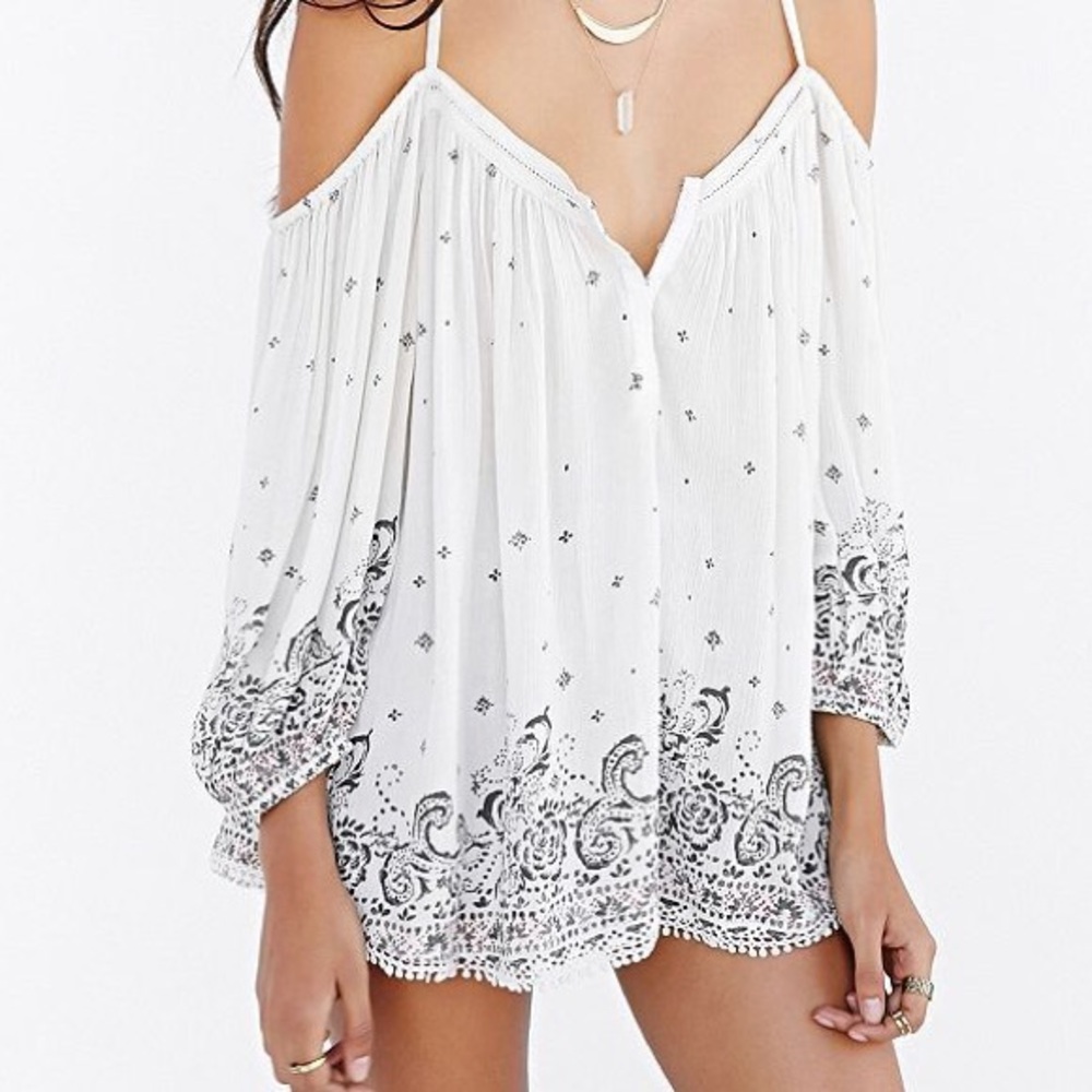 Off the shoulder long sleeve ecote top